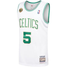 Load image into Gallery viewer, 5 - Men's Mitchell &amp; Ness Kevin Garnett White Boston Celtics 2008-09 Hardwood Classics Authentic Jersey - White